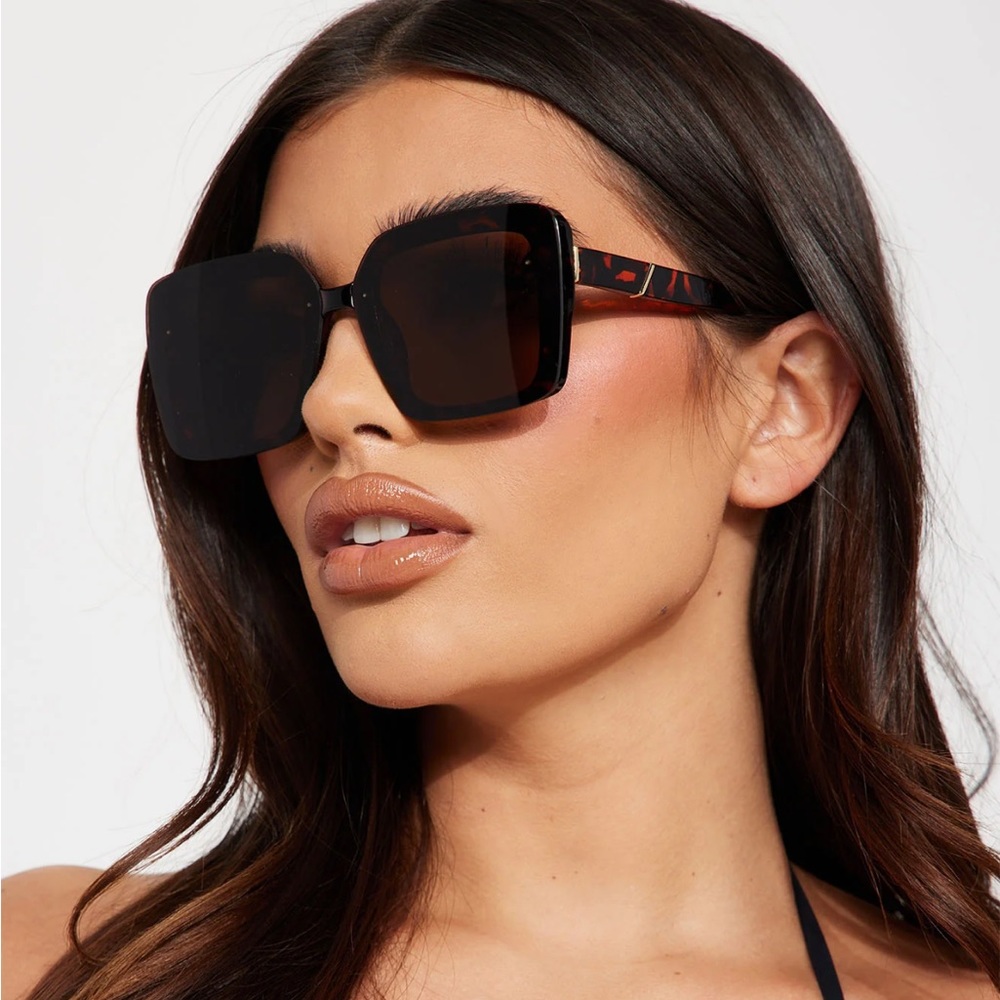 Talk About My Life Sunglasses NEW 🏷️